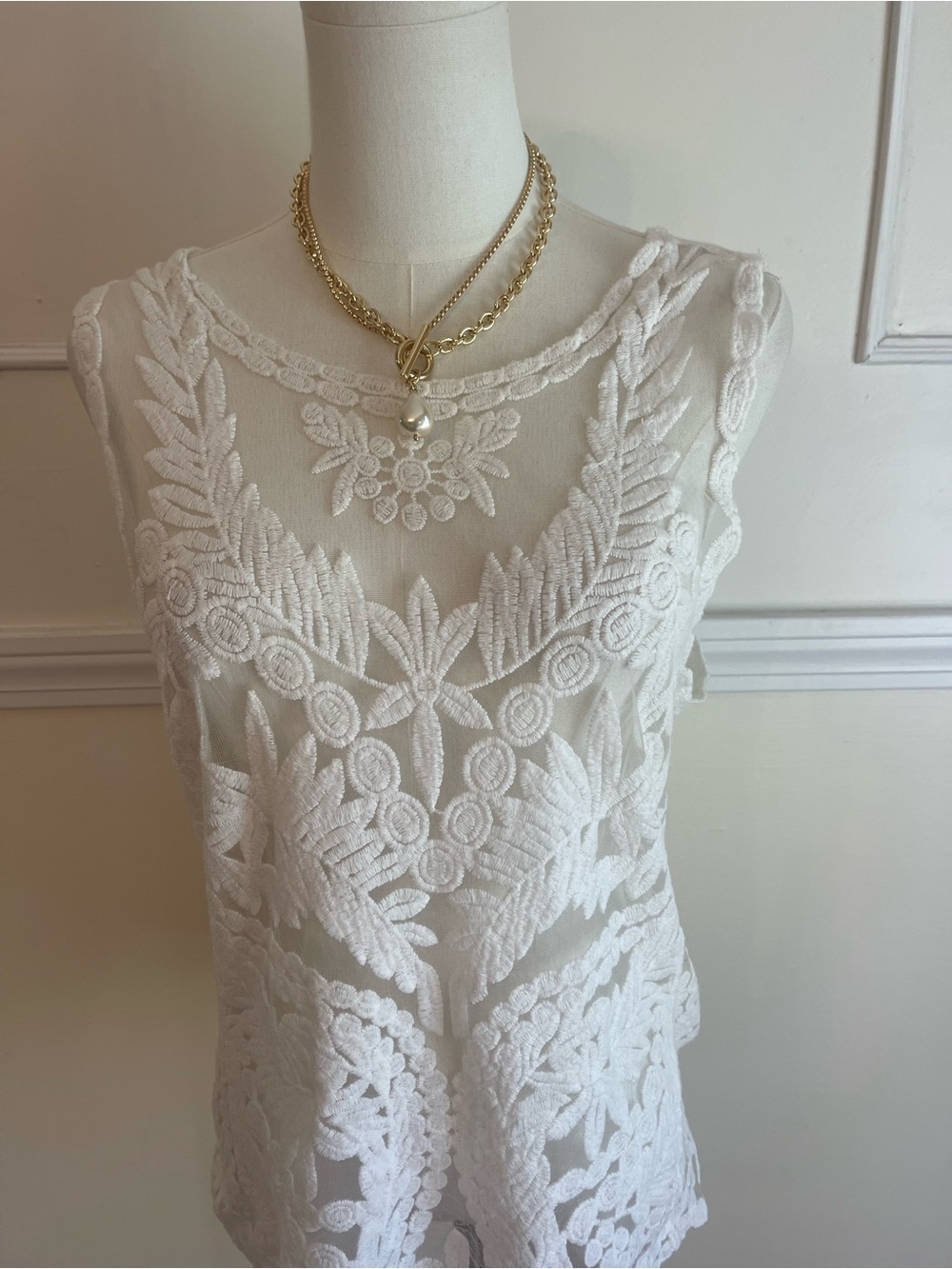 Elegant White Lace Sleeveless Dress